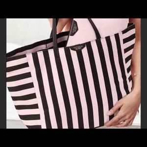 NEW Victoria’s Secret Tote & Makeup Bag set